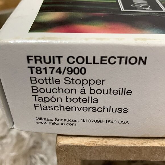 Mikasa Lead Crystal Fruit Collection Grapes
Bottle Stopper - Picture 15 of 17